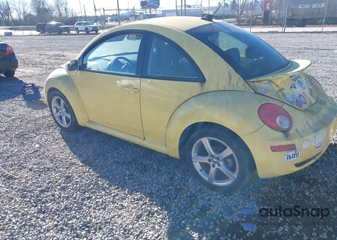 2010 Volkswagen New Beetle 2.5L z USA, uszkodzony, nr VIN 3VWRW3AGOAMO26368